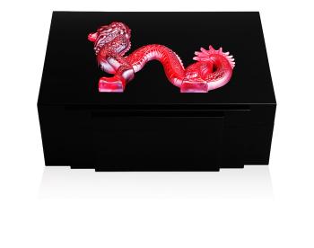 Cave à cigares dragon en édition numérotée (88 ex. ), laqué noir avec cristal rouge, 100 cigares rouge - Lalique
